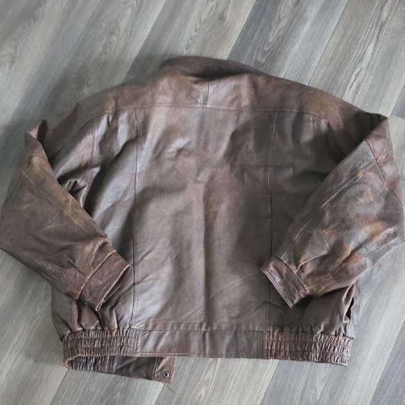 Men's Distressed Brown Leather Bomber Jacket with Flag Patch - Picture 12 of 13